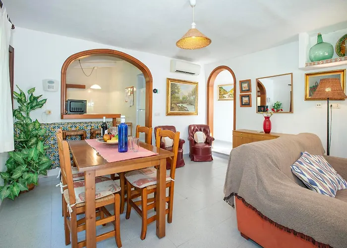 Willa Pina By Vintage Travel *