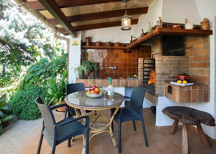 Willa Pina By Vintage Travel *