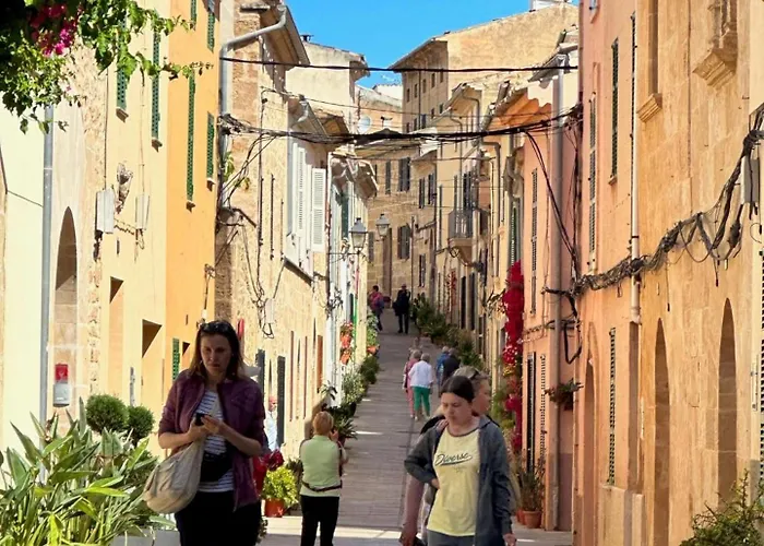 Willa Pina By Vintage Travel *